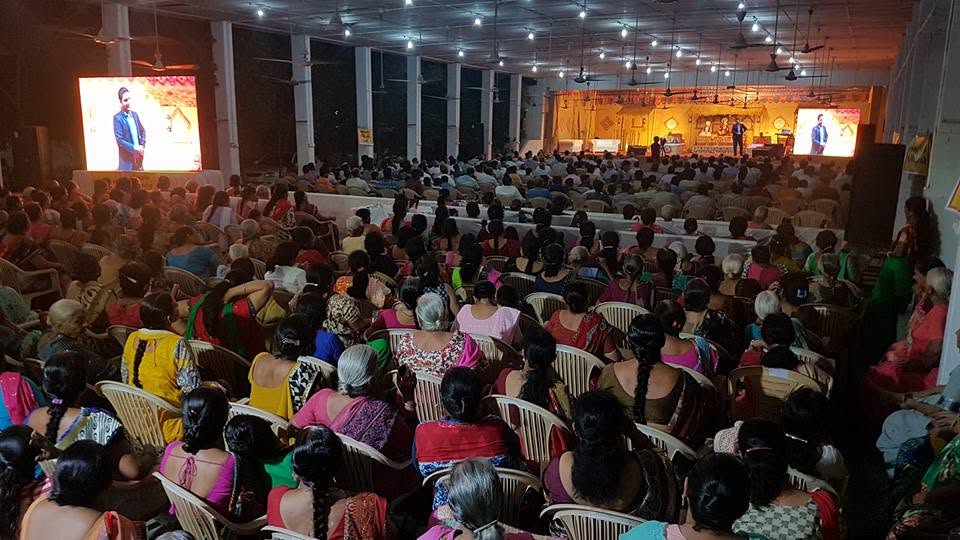 Parikshit Jobanputra parenting training session with parents filling the auditorium