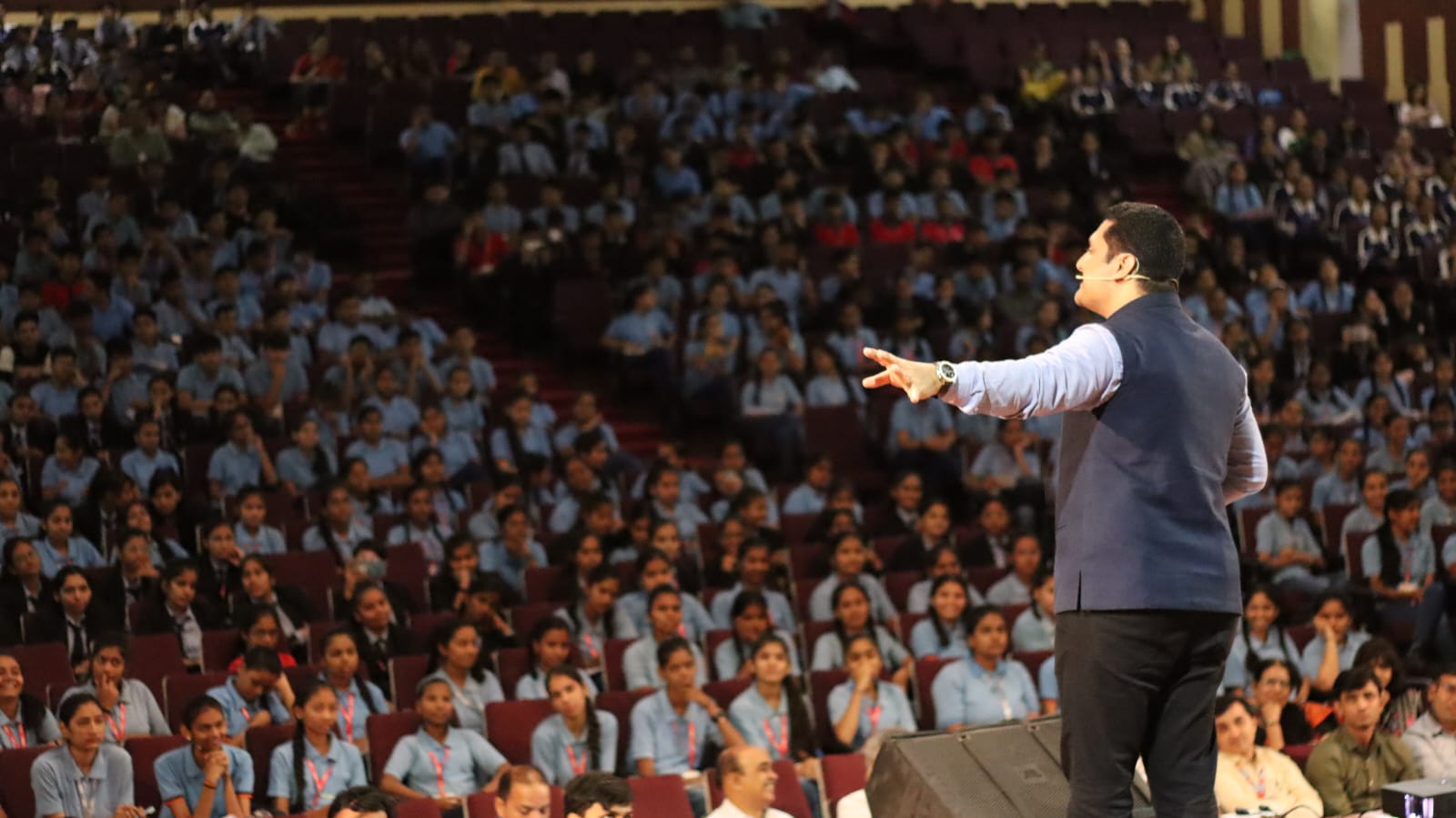 Parikshit Jobanputra speaking to a full-house auditorium of Indian families