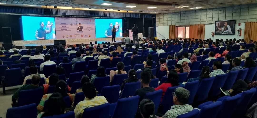 Parikshit Jobanputra conducting a parenting seminar for Indian parents