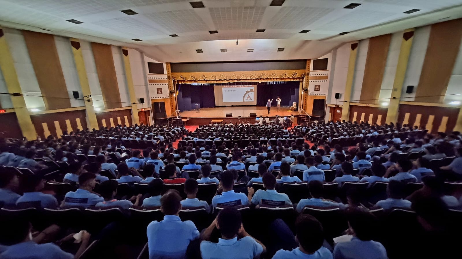 Parikshit Jobanputra delivering a session to thousands of students across India